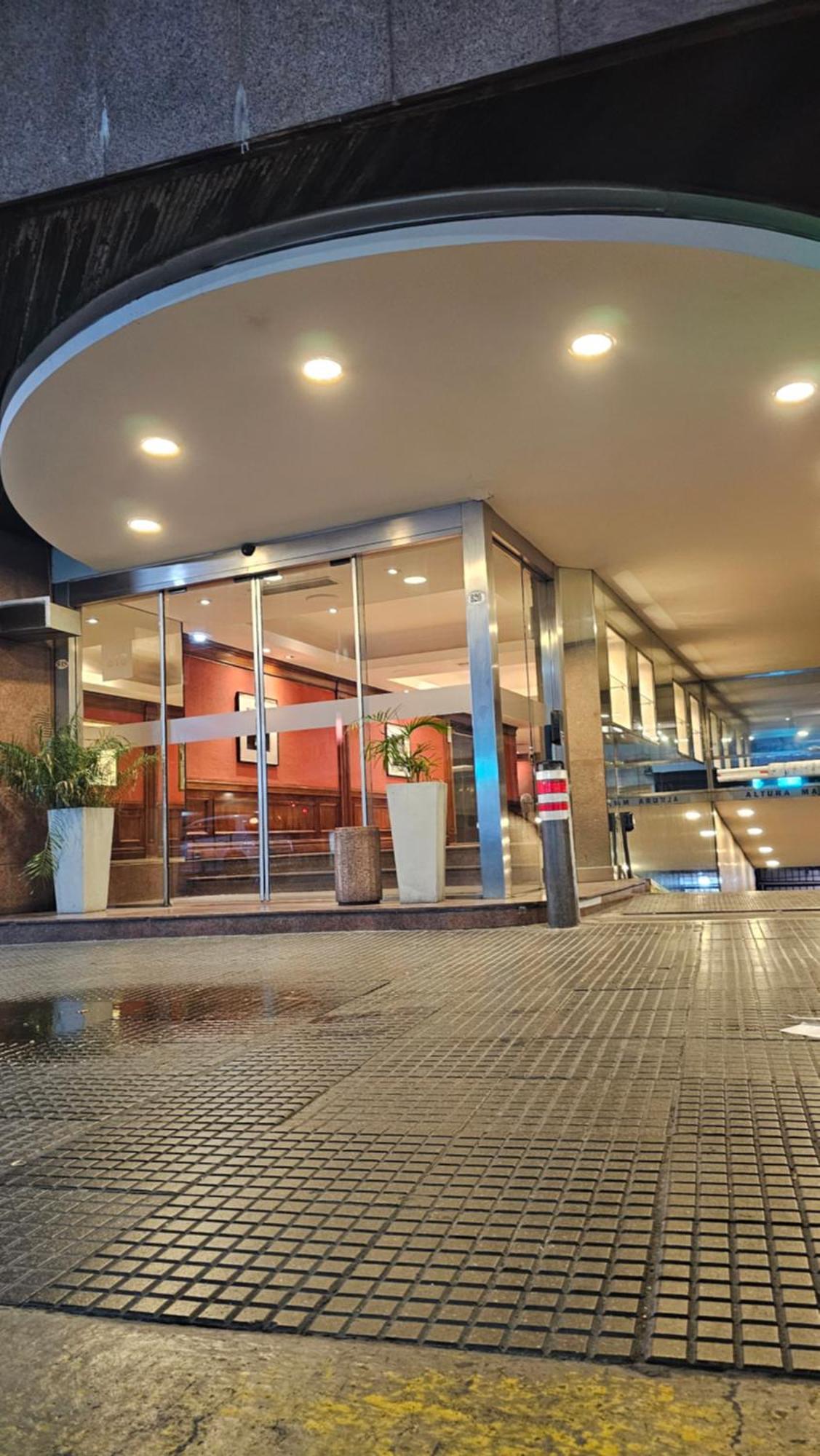 Апартаменты Departamento En Microcentro A Pasos Del Obelisco Буэнос-Айрес Экстерьер фото